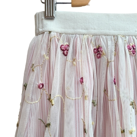 Cream Layered Tulle Skirt with 3D Flowers and Elastic Waistband, Size Small - Picture 3 of 11